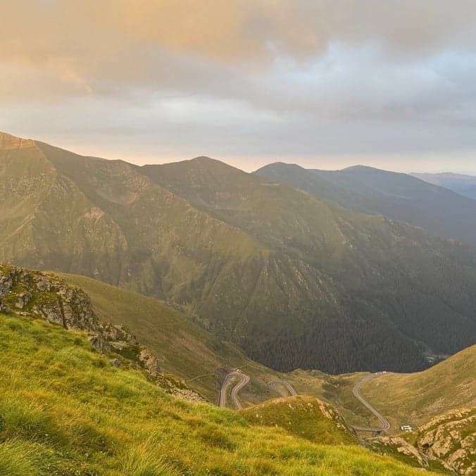 Hiking (hard): Fagaras Ridge West to East