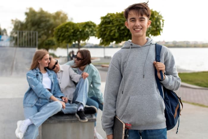 Şcoală de vară pentru adolescenţi: Cum să-ţi dezvolţi încrederea în tine (13 ani+)